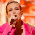 Lorie : une nouvelle version de "Près de moi"