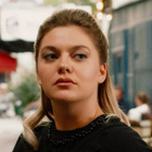 Louane de retour avec "Chiens" : le clip