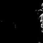 Kanye West chante "Black Skinhead" en live