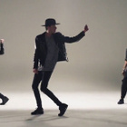 Jonesic danse dans le clip  "L'un sans l'autre"