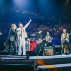 Eagles of Death Metal se recueille au Bataclan