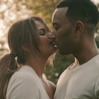 John Legend prône l'amour dans "Love Me Now"