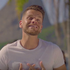 Keen'V fête ses 30 ans dans son clip