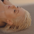 Christina Aguilera propose la ballade "Twice"