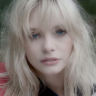 Julia : son nouveau clip signé Laurent Boutonnat