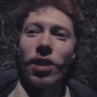 King Krule pourchassé dans le clip "Comet Face"