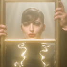 Fishbach revêt son "Masque d'or" : le clip !