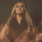 Kelly Clarkson de retour avec deux singles