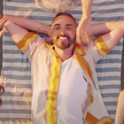 Christophe Willem à la plage pour son clip