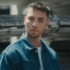 Julien Lieb fait "Autrement" dans son nouveau clip