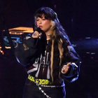 Lola Young fait un malaise en plein concert