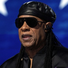 Stevie Wonder est-il vraiment aveugle ? Il répond sur scène