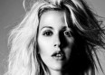 Ellie Goulding et Tinie Tempah sur "Hanging On"