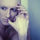 Michal nu et chauve pour "You Are The Last"