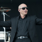 Pitbull et Chris Brown sur "Hope We Meet Again"