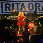 Rita Ora en showcase au VIP Room