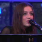 Birdy interprète "Wings" en live à "C à Vous"