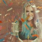 Ke$ha : stripteaseuse pour le clip "Dirty Love" !