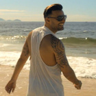 Ricky Martin s'éclate au soleil pour "Vida"