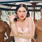 Jessie J incendiaire dans le clip sexy "Burnin' Up"
