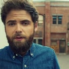 Passenger étonne avec son nouveau clip de "27"