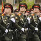 Des militaires russes chantent "Barbie Girl"