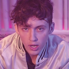 Troye Sivan fête l'insouciance dans "Youth"