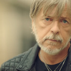 Renaud : son nouveau clip "J'ai embrassé un flic"