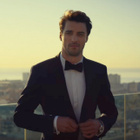 Musique de la pub Azzaro Wanted : qui chante ?