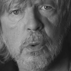 Renaud dévoile le clip émouvant "Les mots"