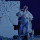 Robyn telle une statue pour "Ever Again"