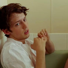 Troye Sivan mélancolique dans "Rager teenager"