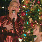 Pink et sa fille Willow chantent Noël