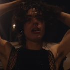 Conan Gray profite de la vie dans "Overdrive"