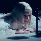 Aurora : le mystérieux clip "A Temporary High"