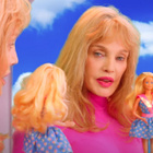 Arielle Dombasle devient "Barbiconic"