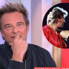 David Hallyday ému face à des images de Johnny