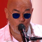 Pascal Obispo chante "Sous le soleil"