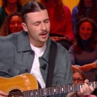 Star Ac : Pierre Garnier chante son single en live
