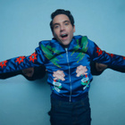 Mika se libère dans le clip "Jane Birkin"