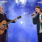 Pierre chante "Je te donne" avec Michael Jones
