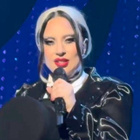 Lady Gaga émeut en live avec "Bad Romance"