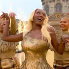 JO 2024 : Aya fait sensation sur la Seine !