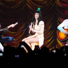 Katy Perry en live, c'est du pipeau !