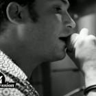 Manu Larouy reprend "Glass securit" de Gainsbourg
