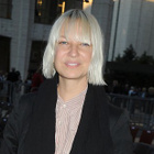 Sia interprète "Diamonds" de Rihanna en live