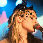 Kate Nash chante pour un ami agressé