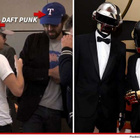 Daft Punk démasqué à l'aéroport de Los Angeles