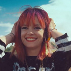 Lily Allen délire dans le clip "As Long As I Got You"