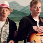"Listen to the Man" : G. Ezra invite Ian McKellen